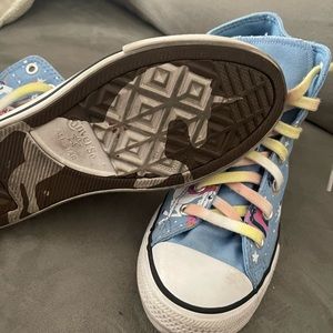 Big kids Unicorn Converse size 4